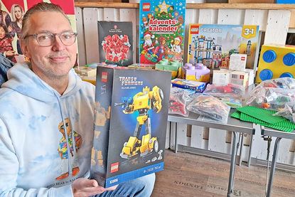Oliver Brock aus Kiel verkauft inzwischen auch für den einen oder anderen Kollegen altes Lego-Spielzeug.