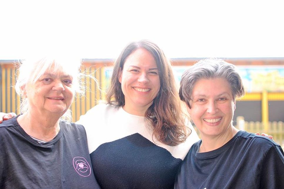Projektleiterin Sonja Brauers, Filmemacherin Jackie Gillies, Gleichstellungsbeauftragte Yvonne Deerberg sind begeistert vom Projekt Mädchen in Aktion.