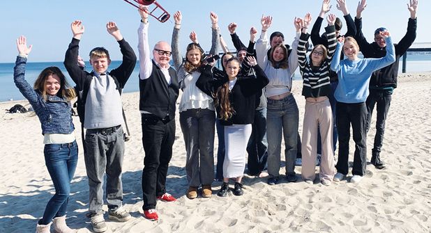 Die Schüler des Musikkurses der 9. Klassen freuen sich, dass Nils Landgren auch in diesem Jahr wieder von der Ostsee zu ihnen kommt, um mit ihnen ein Konzert zu geben.