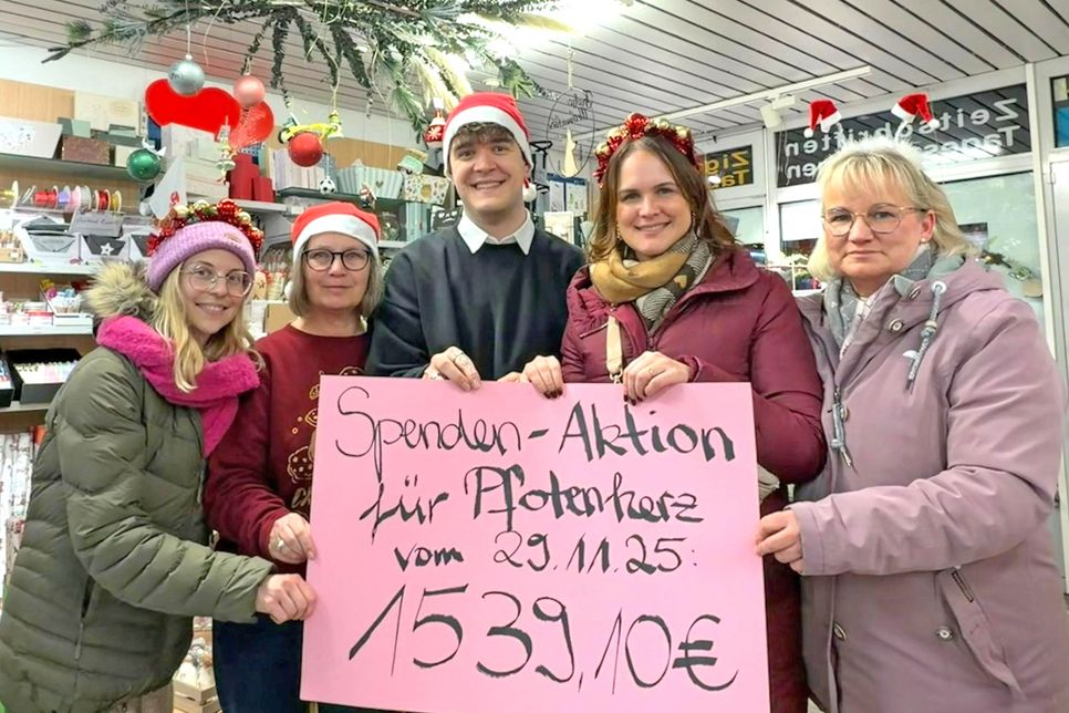 Ursula Errulat (re.) und ihr Team waren überwältigt von der stattlichen Summe: 1539,10 Euro kamen zusammen.