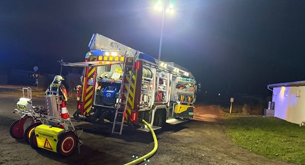 Schuppenbrand mit fünf verletzten Personen in Scharbeutz