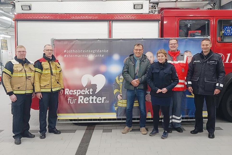 Stellvertretend für ihre Institutionen unterstützen sie die Aktion „Respekt für Retter“ ohne Wenn und Aber: Lars Schöppich (v.li.), Christoph Dornheim, Manfred Beckmann, Julia Samtleben, Björn Lüth und Jörg Burmester.