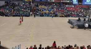 Volles Haus in der Sydbank-Arena: 258 Handball-Mannschaften aus sechs Nationen warten auf die Eröffnungszeremonie.