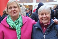 Susanne Schütt (l.) und ihre Cousine Regina Meyer lobten die Vielfalt des Kunst- und Handwerkmarktes.