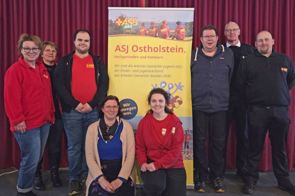 Der neue Jugendvorstand der ASJ Ostholstein (v.l.n.r.) Mareile Kordlewska, Heike Lafrentz, Simon Carstens (Stellv. Jugendleiter), Kristina Mohr (Stellv. Jugendleiterin) und Jana Lafrentz (Jugendleiterin). Michael Mohr, Karsten Lafrentz und Florian Frambac