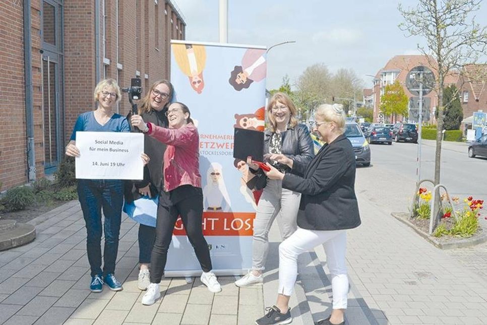 Laden ein weiteres Mal zum Unternehmerinnen-Treff ein: Stockelsdorfs Gleichstellungsbeauftragte Gudrun Dietrich (v.l.), Sandra Plehn (Gärtnerei Plehn), Katja Krieglstein (Goldschmiede Krieglstein), Susanne Scheel (IGSU) und Henrike Bressem (Bressem.e.Design).