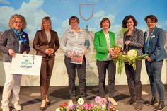 Jutta Fahr, Landfrauen Kreisvorsitzende OH; Ute Volquardsen, Präsidentin der Landwirtschaftskammer SH; Sabine Schwarten, Vorsitzende im Fachausschuss Natur- und Umweltschutz Landwirtschaftskammer SH und Vorsitzende des Verbandes Binnenfischer und Teichwirte; Ulrike Röhr, Präsidentin des Landfrauenverbandes SH; Selvihan Benda, Referatsleiterin Lebensmittel und Ernährung Verbraucherzentrale SH, Kathrin Dehn-Schumacher, Landfrauen Kreisvorstand OH (v. lks.). (Foto: Armin Redöhl)