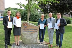 Partner: Ole Sawtschin und Marisa Kortz von der VR Bank, Kathrin Bietz von der Handwerkskammer Lübeck sowie Karsten Kilian und Falko Gosdzinski vom Küstengymnasium (v. lks.).