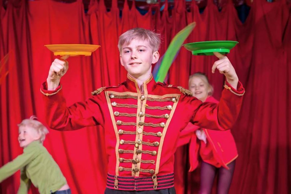 Lernen von den Profis beim „Strandtastico“ und seinen bunten Zirkuswelt-Workshops an der Lübecker Bucht.