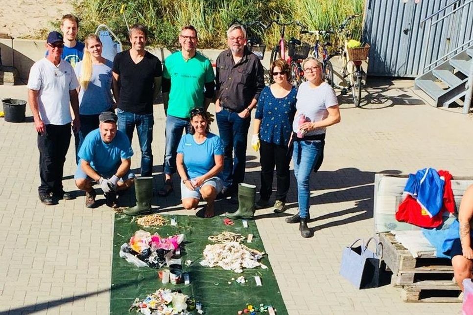 Beach Clean up Team Rettin bis DLRG Haus.