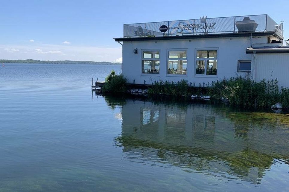 Ein Café auf dem See.