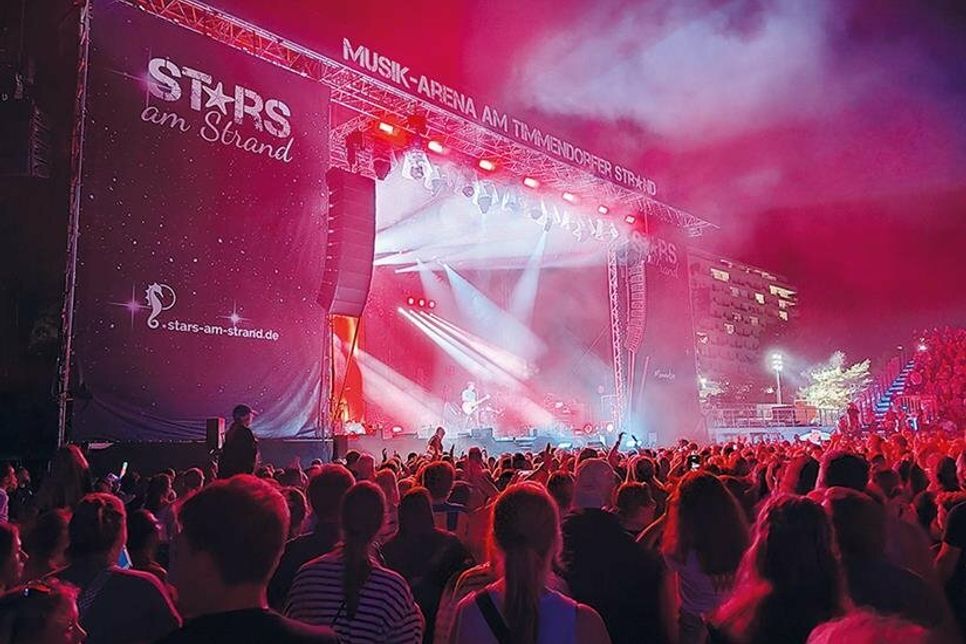 Die Musik-Arena am Timmendorfer Strand war am Freitag- und Samstagabend bis auf den letzten Platz ausverkauft.