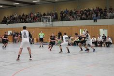 „Tormaschine“ Alexander Mendle (Bildmitte mit Ball) erzielte in Rostock 13 Tore. Zum Sieg reichte es am Ende nicht.