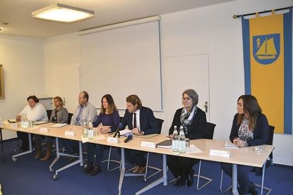 Bürgermeister Robert Wagner hat am Freitag, dem 20. Dezember, zur Pressekonferenz eingeladen, an der auch Mitarbeiter der Verwaltung, des Bauhofes und der Schule teilgenommen haben.
