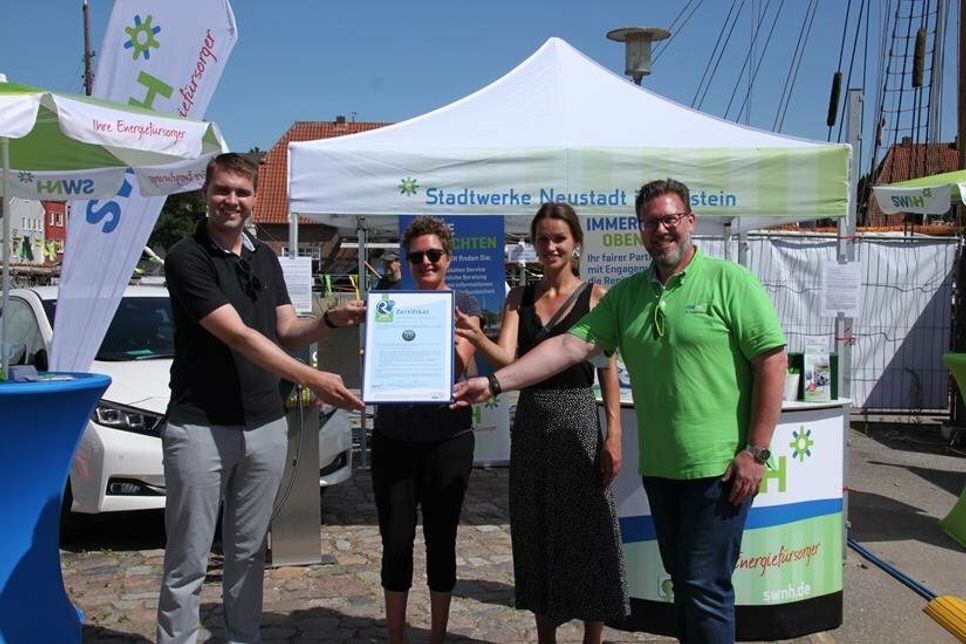 Das Zertifikat bildet den Nachweis über die Verwendung von 100 Prozent Ökostrom zur Versorgung der Messe.