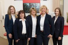 Filialleiterin Janina Oldekop-Timm und ihr Team laden zum „Holsteiner Weihnachtsmarkt“ ein.