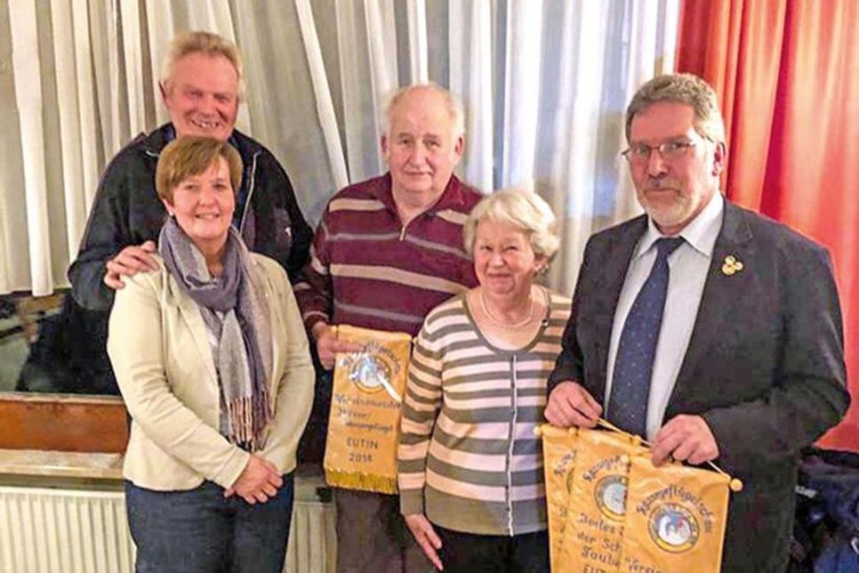 Jürgen Barmwater, Anja Nagel, Robert Lynsche, Karin Holz, Torsten Nagel freuten sich über die Ehrungen.