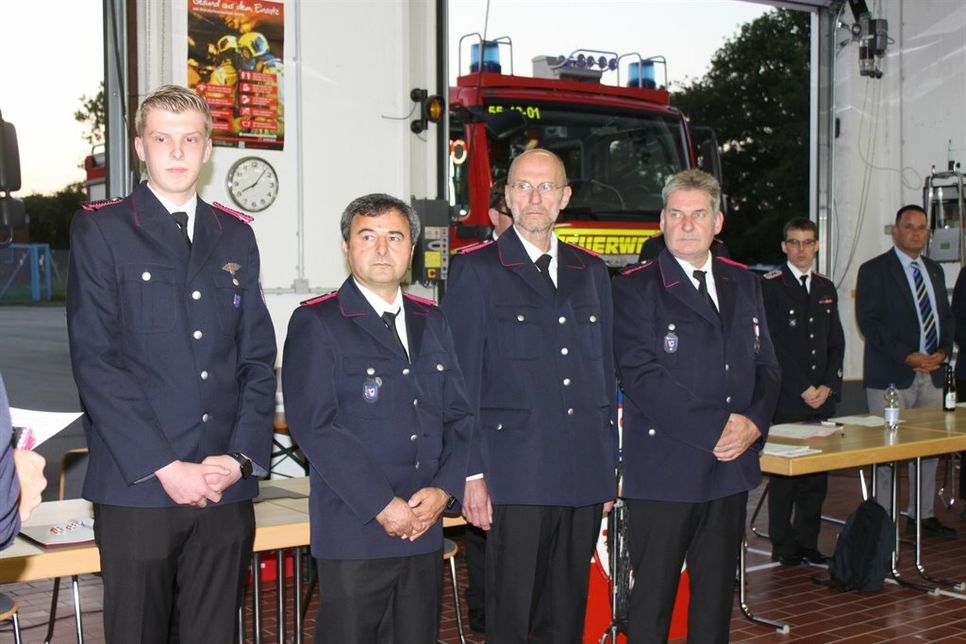Neuaufnahmen in die Feuerwehr.
