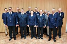 Bürgermeister Thomas Keller, neuer stv. Wehrführer Christoph Hardt,  Gemeindewehrführer Christian Ziemann, Marc Hollweck, alter und neuer Wehrführer Thomas Harnack, Jana Eickernjäger, Matthias Hedicke, Jens Mommsen, Harro Martinßen, Bürgervorsteherin Gaby Spiller, Stefan Georgi-Scholl und der aktuelle stv. Wehrführer Detlef Hardt.