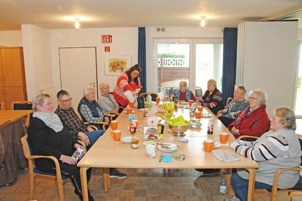Zurzeit kommen durchschnittlich zehn bis fünfzehn Menschen zum kostenlosen Kaffetrinken oder Frühstücken. „Es dürfen gerne mehr werden“, sagt Eleonore Wittrin-Hegeler von der AWO.