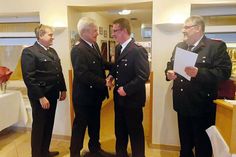 Jugendwart Mirco Babin (2.v.re.) wurde bei der Jahreshauptversammlung der Jugendfeuerwehr Timmendorfer Strand zum Hauptlöschmeister 2 Sterne befördert.