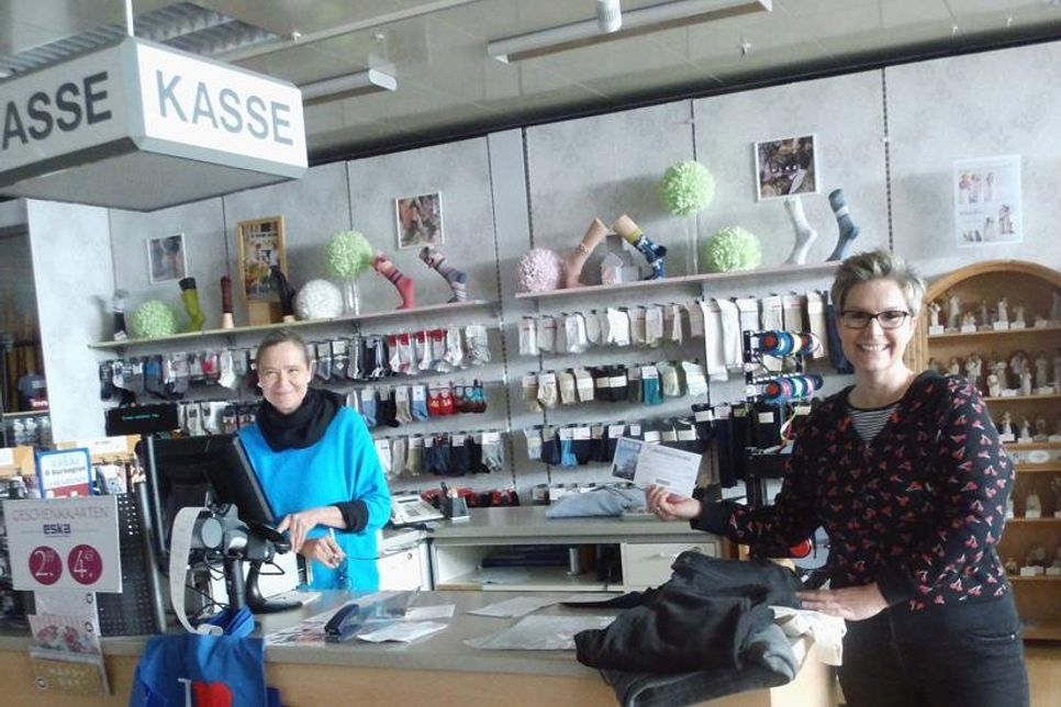 Dorothee Mohr und Kirsten Köhn vom eska-Kaufhaus Neustadt.