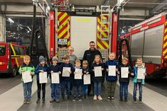 Alle zehn Nachwuchsretter konnten im Anschluss an die Prüfung mit einer Urkunde und einem Kinderflamme-Anstecker für die Stufe 1 ausgezeichnet werden.