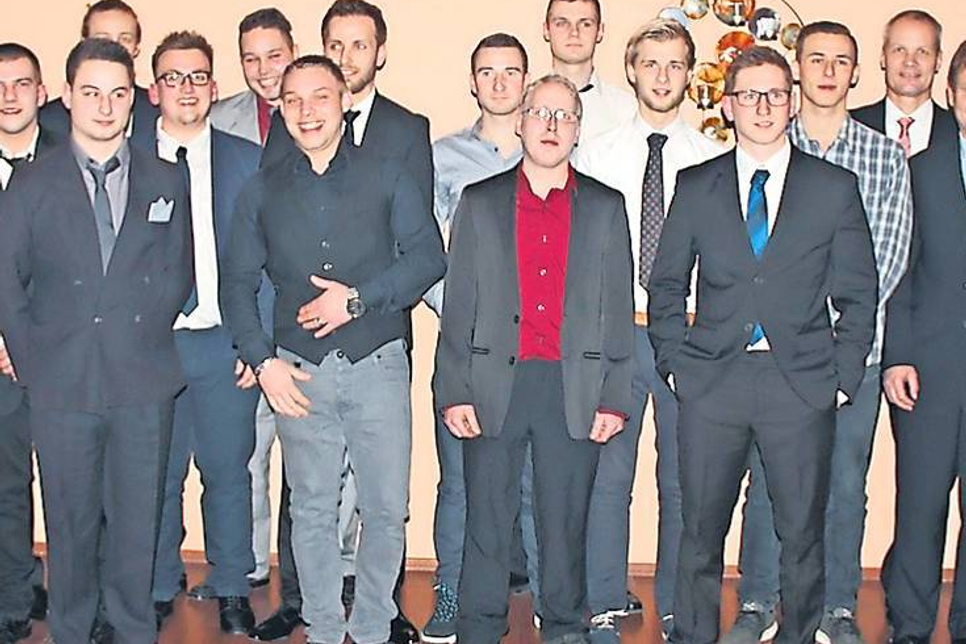 Das Bild zeigt die Junggesellen Pascal Beuck (Heinrich Berg e. K., Oldenburg), Bennet Boldt (Autohaus am Bungsberg Ahrend Knoop e. K., Oldenburg), Marius Buchholz (Kfz-Meisterbetrieb Harry, Neustadt),
