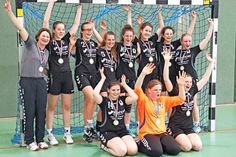 Grube. Die C-Mädchen der HSG Wagrien I sicherten sich den Titel des Regionsmeisters 2015/16 im Handball. Das Team um Kerstin Johnsen holte sich schon in der Vorrunde Platz 1 und wurde mit 30:2 Punkten Ostholsteinmeister. In der Hauptrunde wurde nun Platz 1 bis 30 mit Mannschaften aus anderen Regionen ausgespielt. Drei Turniere  wurden in Grube, Schwarzenbek und Bad Oldesloe ausgetragen, in denen sich die HSG-Mädels jeweils ungeschlagen den ersten Platz erkämpften. (red)