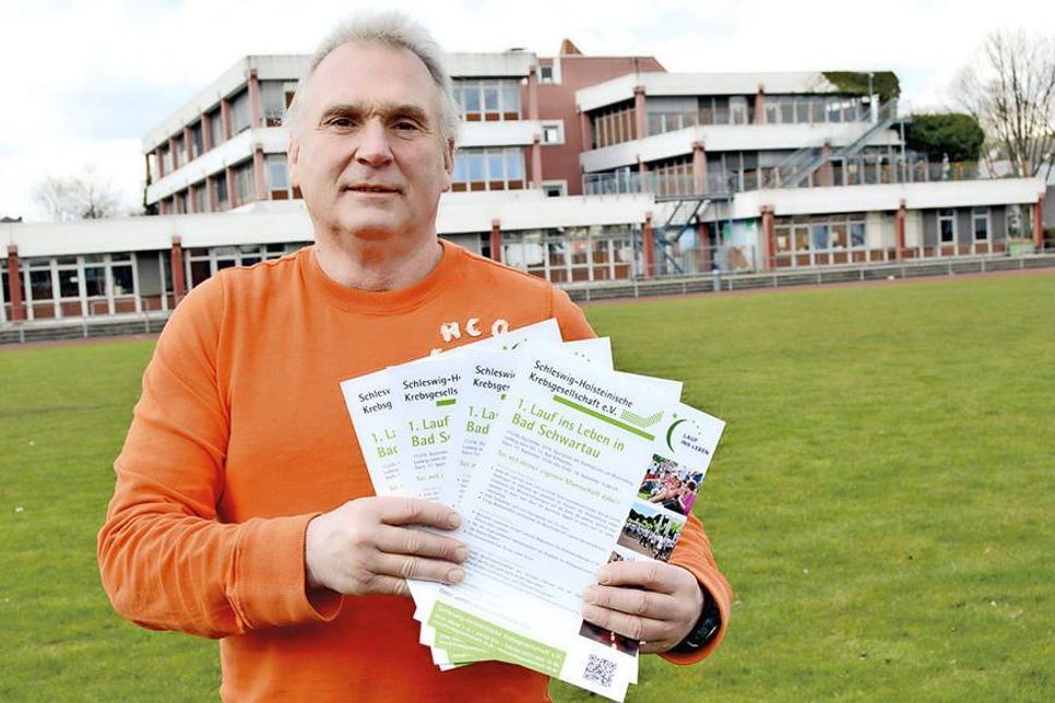 Mit seinen unzähligen spektakulären Sportveranstaltungen hat Erhard Görlich das GaM weit über die Stadtgrenzen Bad Schwartaus hinaus bekannt gemacht: Diesmal stellt der engagierte Sportlehrer wieder einmal die gute Sache in den Mittelpunkt und unterstützt mit dem „Lauf ins Leben“ die Schleswig-Holsteinische Krebsgesellschaft.