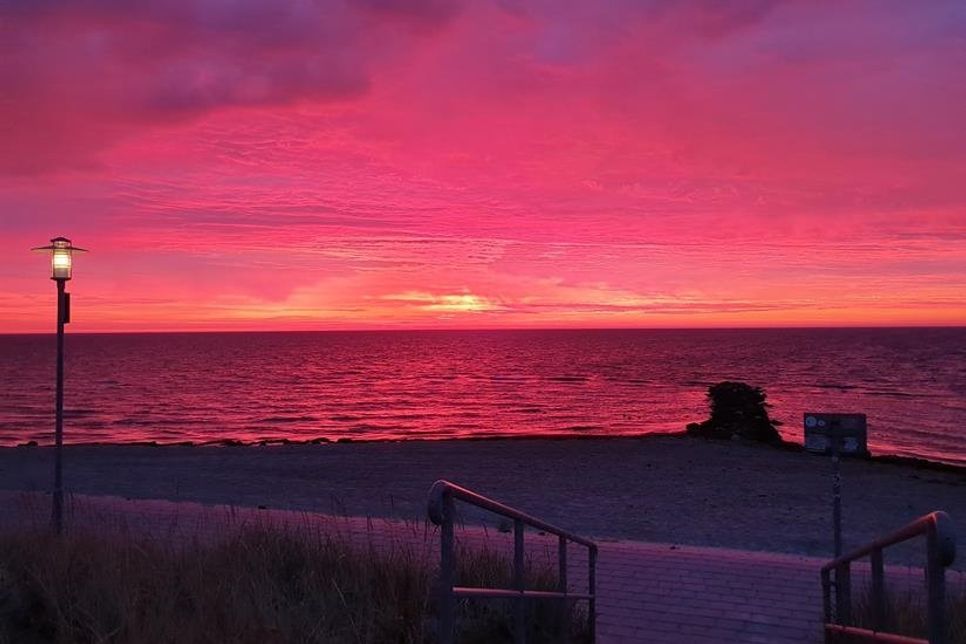 Ute Diedrichs hat wohl einen Draht zum Himmel und fotografierte dieses Lichtspiel über dem Campingplatz Brodau.