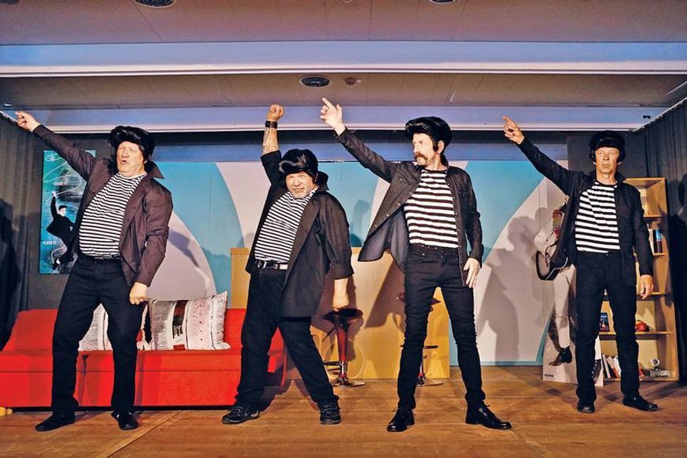 Als wäre er wieder auferstanden! Die Elvis-Imitatoren holen alles aus sich heraus ... (Foto: Kurtheater)