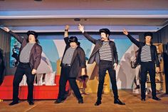 Als wäre er wieder auferstanden! Die Elvis-Imitatoren holen alles aus sich heraus ... (Foto: Kurtheater)