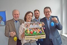 Hoffen auf zahlreiche GlücksEiKäufer: Dr. Rudolf Austermann, Dr. Uta Fenske, Dr. Tim Hümme und Jan Hoffmann, der Präsident des Rotary Clubs.