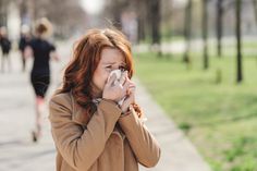 Bei Heuschnupfen kommt es zu einer Überreaktion des Immunsystems auf einige Pollen, zum Beispiel die von Hasel, Erle, Pappel oder Weide. Foto: contrastwerkstatt/stock.adobe.com/vitamindoctor.com/akz-o