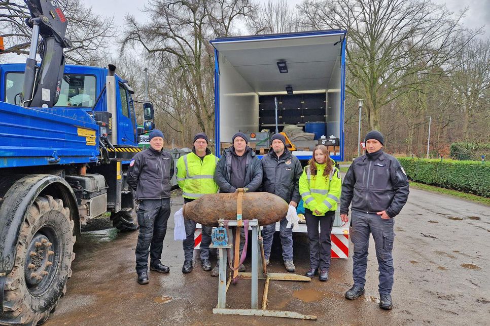 Gleich zweimal musste der Kampfmittelräumdienst vergangene Woche nach Mönkeberg ausrücken. Im Heikendorfer Weg wurde eine 250 Kilogramm schwere Fliegerbombe gefunden.
