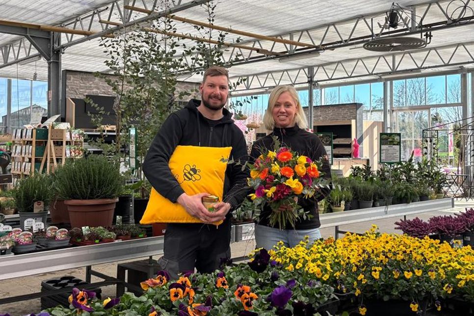 Frisch umgestaltet und voller Ideen: Nadja und Gerrit Langfeldt haben ihrer Gärtnerei ein neues Gesicht gegeben. (Foto: Nele Zietz)