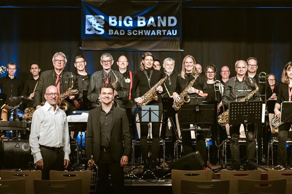 Die Big Band Bad Schwartau blickt auf eine über 23-jährige Geschichte zurück und steht für Musik auf höchstem Niveau. Das Jazzorchester umfasst derzeit 20 Mitspieler. Das musikalische Repertoire der Band setzt sich aus verschiedensten Stilrichtungen von Jazz, Swing, Rock und Pop über Funk bis hin zu bekannten Melodien aus Film und Fernsehen zusammen.