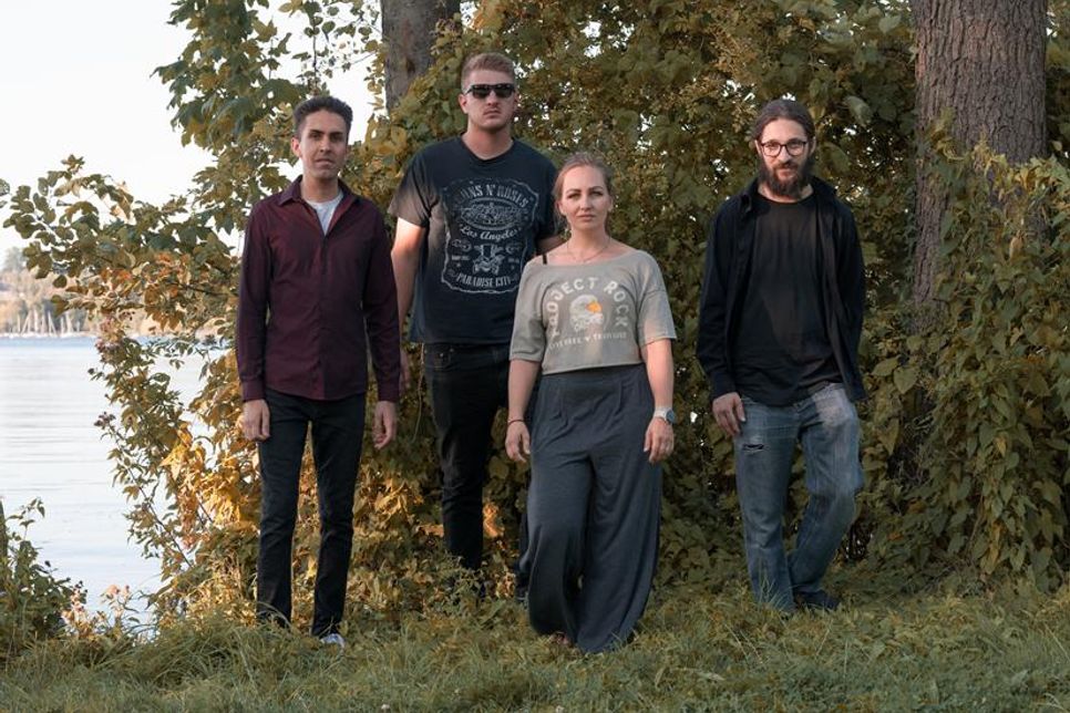 „Springs of Autumn“ hat sich 2011 in Lübeck gegründet. Die fünfköpfige Band spielt Rock- und Pop-Cover sowie eigene Songs. Auf der Setlist stehen Songs von Rise Against, Green Day, Kings of Leon, Blink 182, Aerosmith und vielen mehr, bei denen Spaß und Ohrwurmgarantie vorprogrammiert sind.