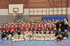 Mit zahlreichen Gruppen, Solos und Duos präsentierte die Central Dance Academy starke Performances.