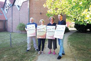 Björn Treuschel, Henriette Janßen, Britta Rehpen und Pastor Klaus Bergmann bilden das Vorbereitungsteam und freuen sich auf das Stadtteilfest. Gerne können sich noch weitere Unterstützer melden.