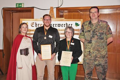 v.l.n.r. „Die heilige Barbara“ Katharina Maaß, Dirk Falkowski, Susanne Knees, Oberstleutnant Ralf Stachowiak.