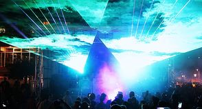 Premiere in diesem Jahr: Erstmals gehörte eine Lasershow am Freitagabend zum Programm. (Foto: Christian Lück)