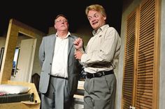 Fotograf Hans-Dieter Spitzeck (Christian Becker) sieht in seinem Zimmernachbarn einen Freund. Doch der ist Profikiller (Jan Steffen).