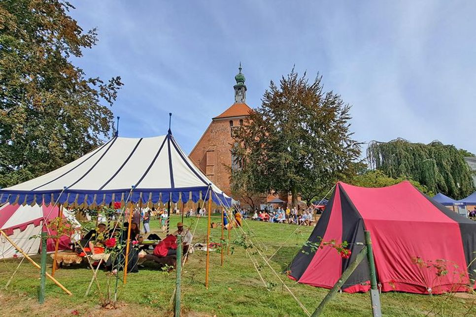 Auf dem Klosterhof ging es auf Zeitreise ins Mittelalter.