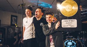 „The Pinkies“ gewinnen das 18. Bandbattle und veröffentlichen Debütsingle