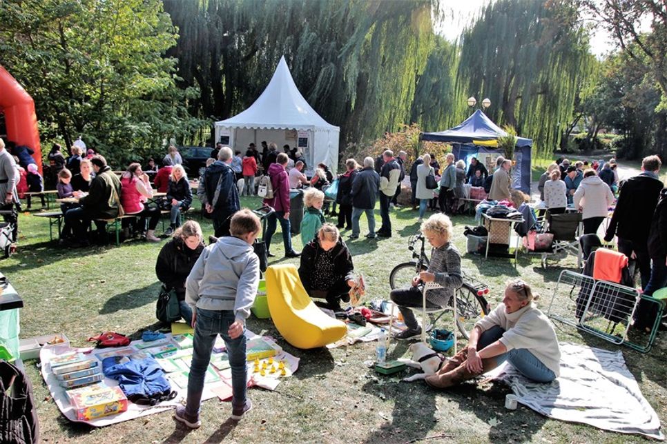 Flohmarkt ab 12 Uhr im Kurpark.