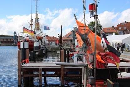 Das Fischeramt liegt direkt am Neustädter Hafen.