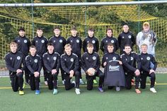 Die A-Jugend vom TSV Neustadt mit ihrem Sponsor vom "Kinocenter Neustadt".