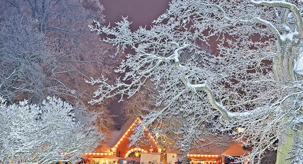 Der wunderschöne Weihnachtsmarkt auf dem Gelände des historischen Klosters Preetz ist an den Wochenenden des dritten und vierten Advent geöffnet.